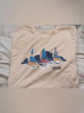 Levi's Peach Graphic Sailboat Tee with Blue Accents